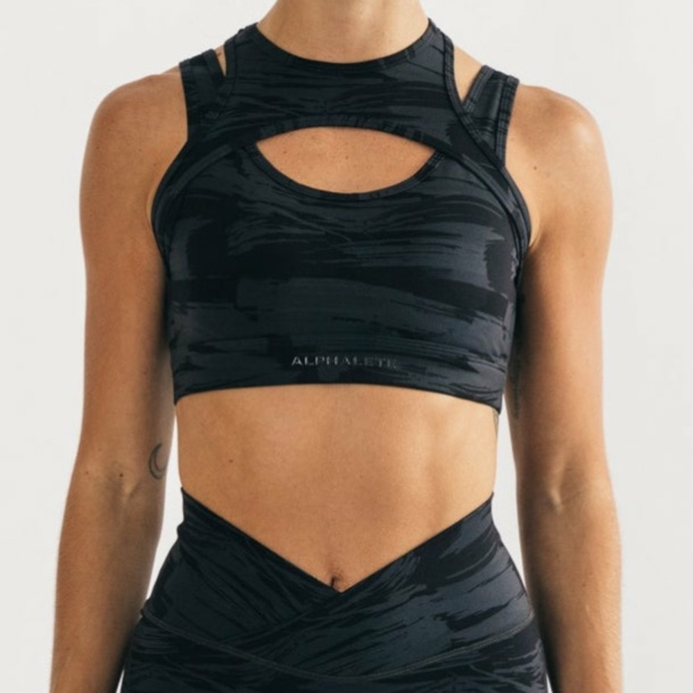 Alphalete Keyhole Sports Bra Size M